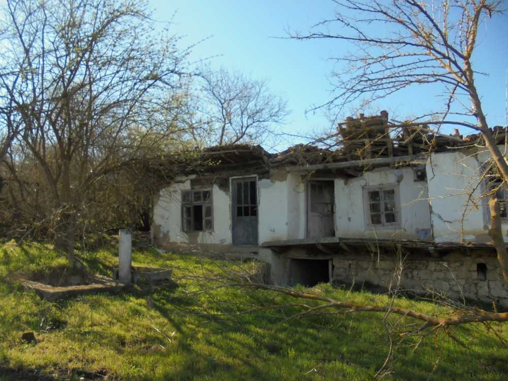 Парцел с къща Мали извор