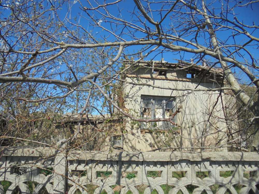 Парцел с къща Кладенци