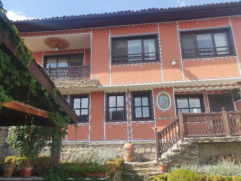 Къща с парцел Копривщица