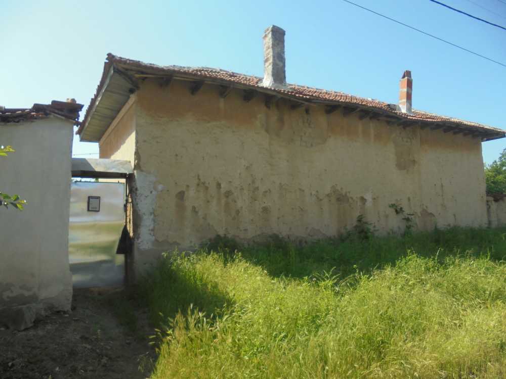 Парцел с къща Черничево