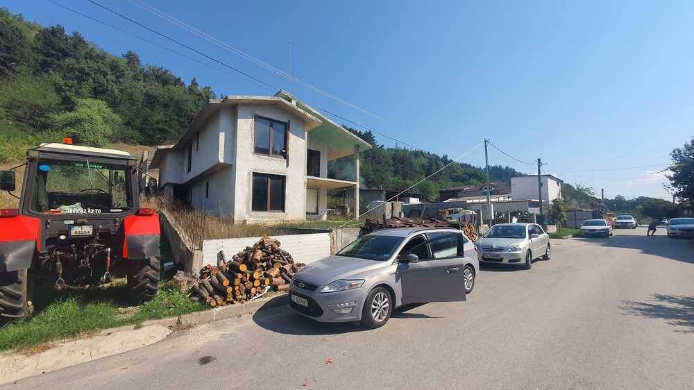 Къща с парцел Разлог