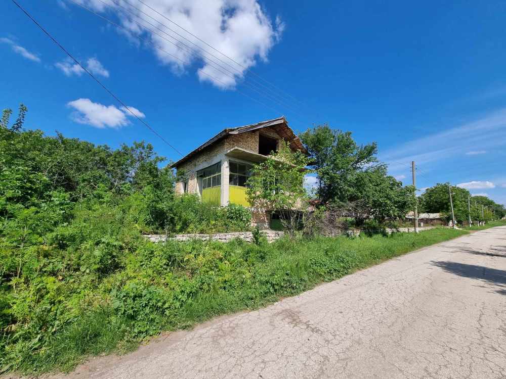 Парцел с къща Звънец