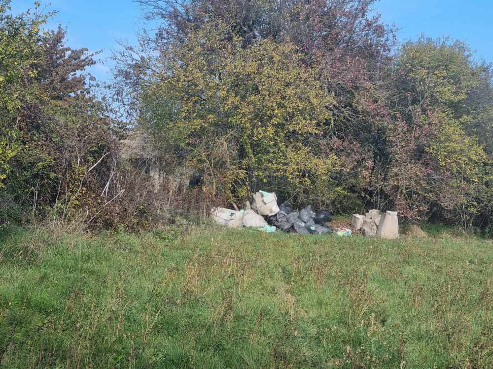 Парцел с къща Изворник