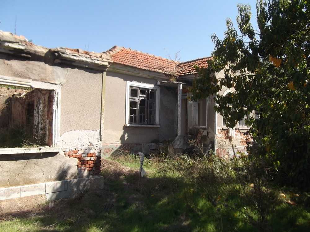 Парцел с къща Кладенци