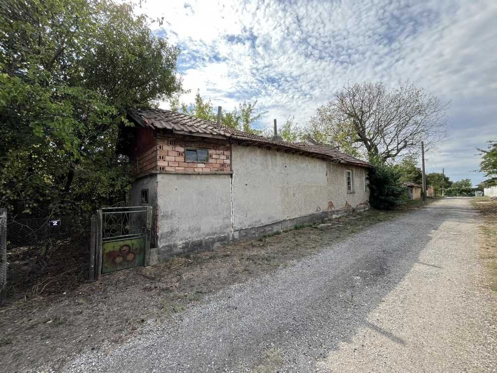 Парцел с къща Любеново