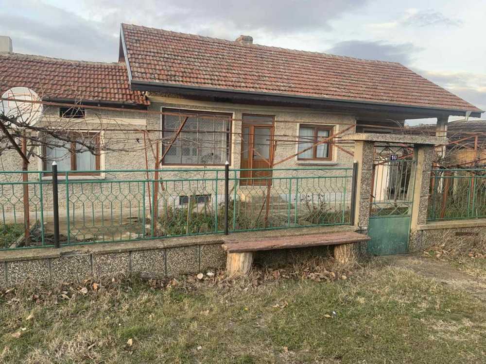 Парцел с къща в Прелез