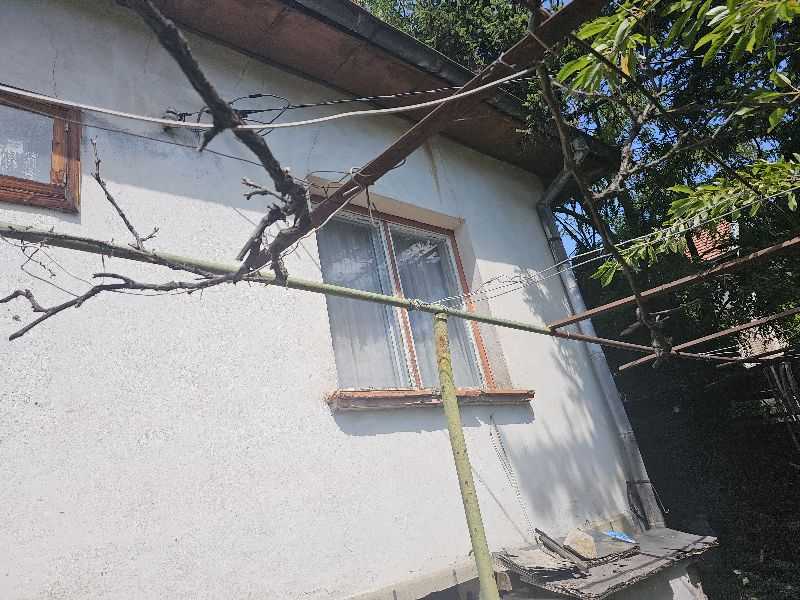 Парцел с къща Владо Тричков