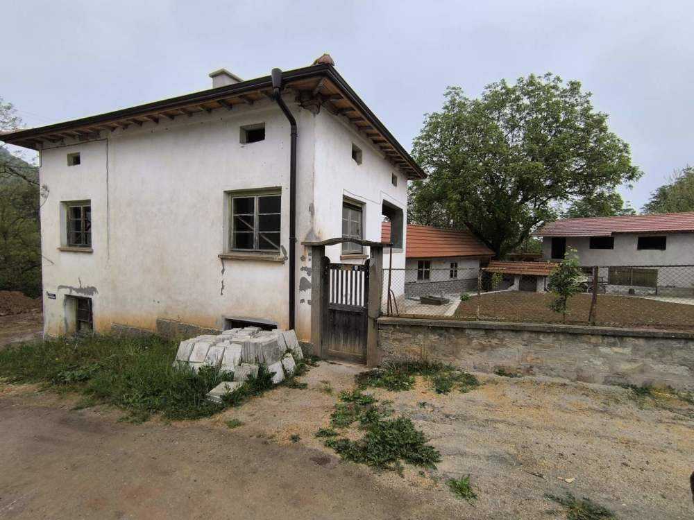 Къща с парцел в Малка Желязна