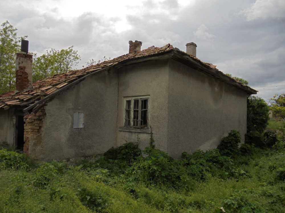 Парцел с къща Красен