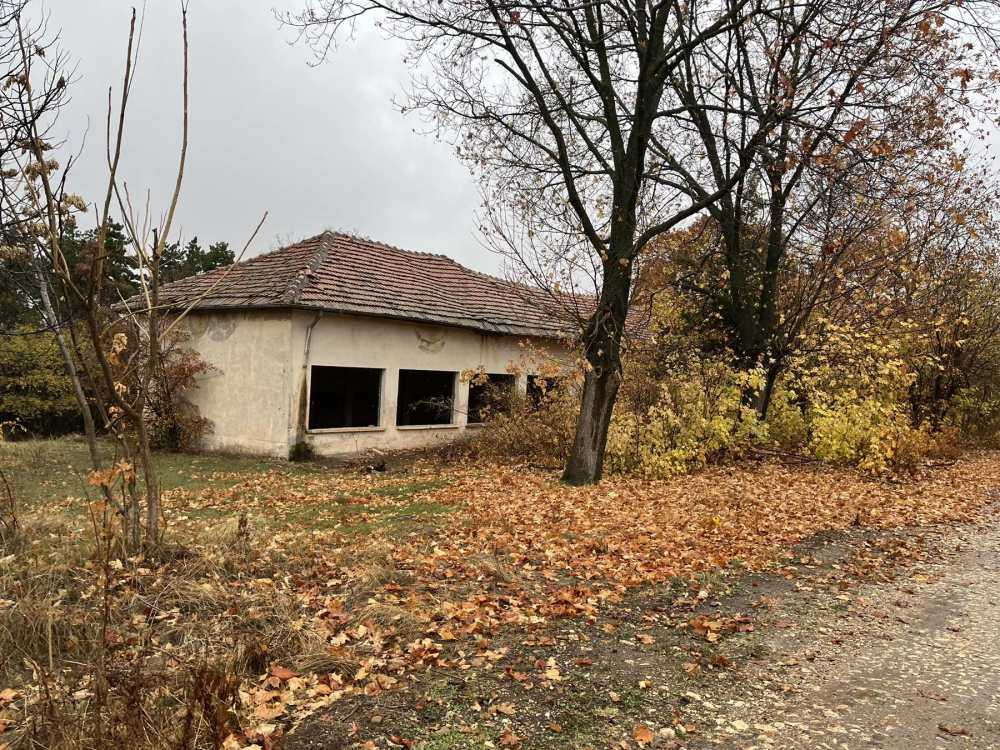 Парцел с къща Лазарово