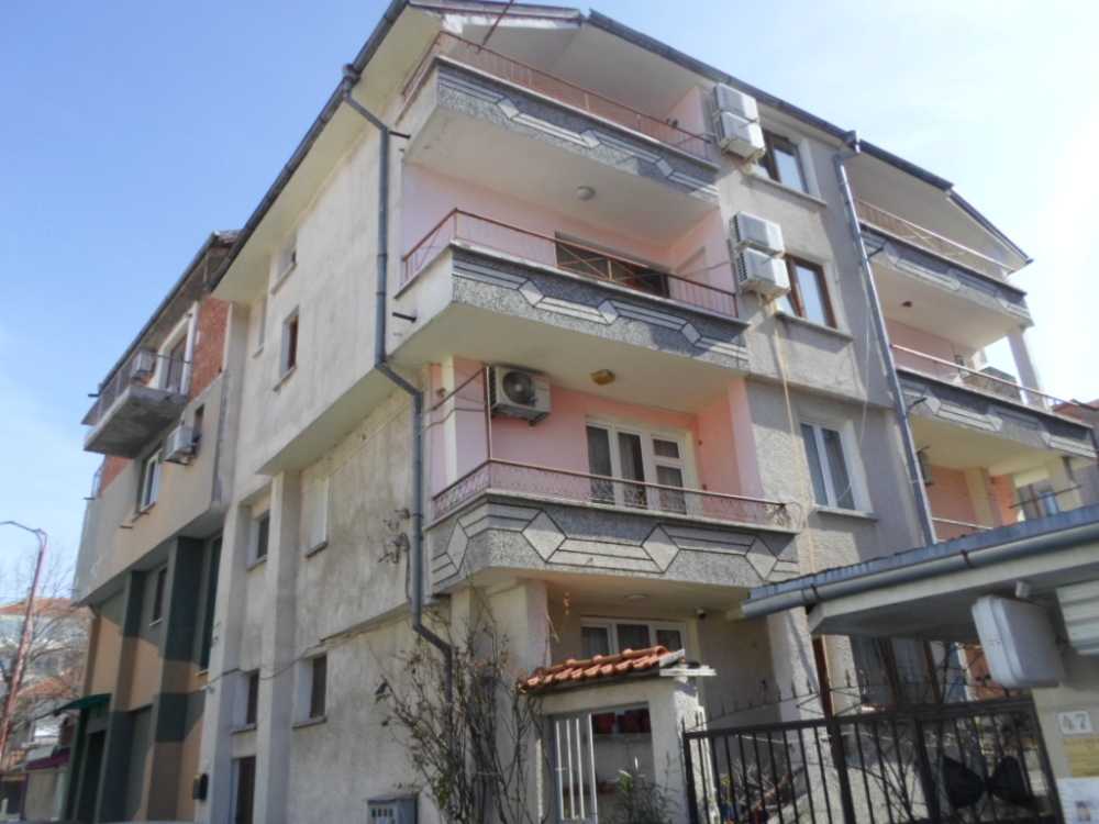 Тристаен апартамент Несебър