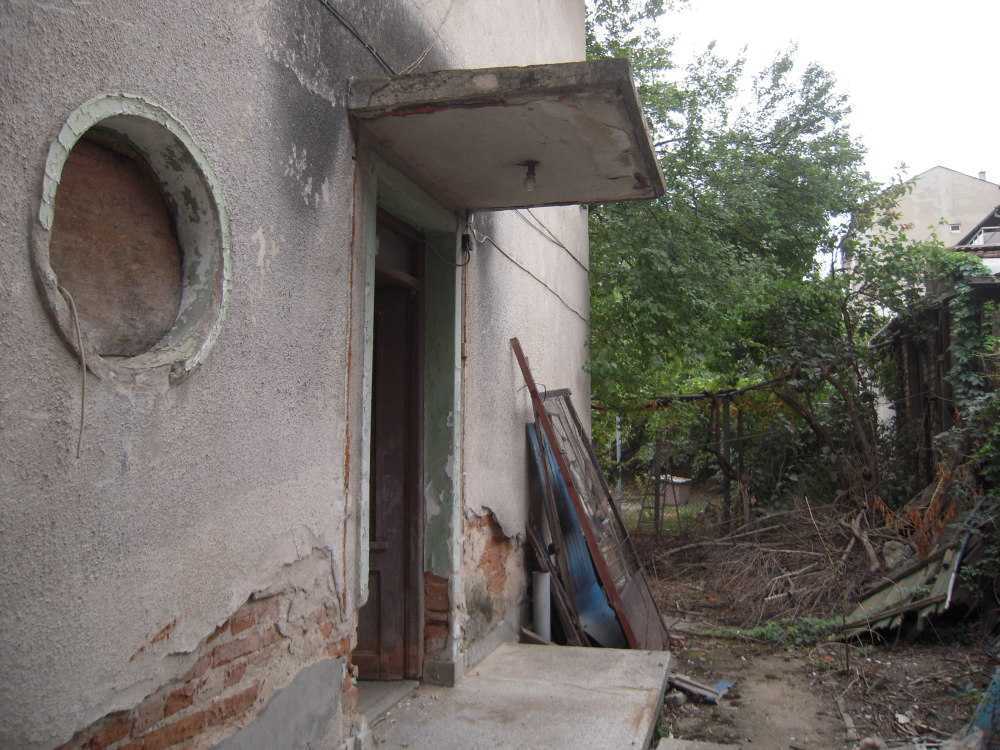 Парцел с къща Плевен