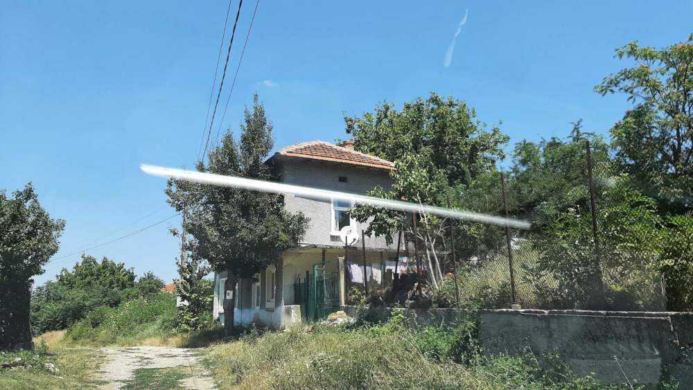 Парцел с къща в Беленци