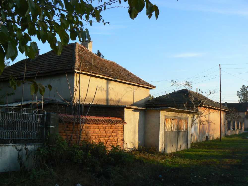 Къща с парцел Койнаре