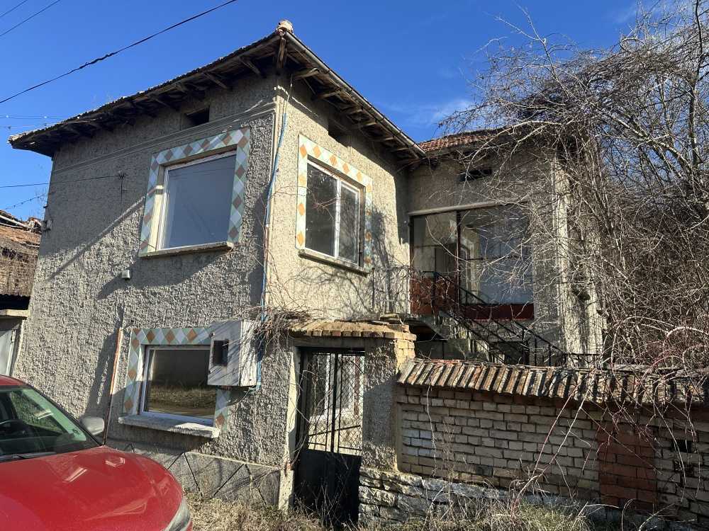 Парцел с къща в Каменово