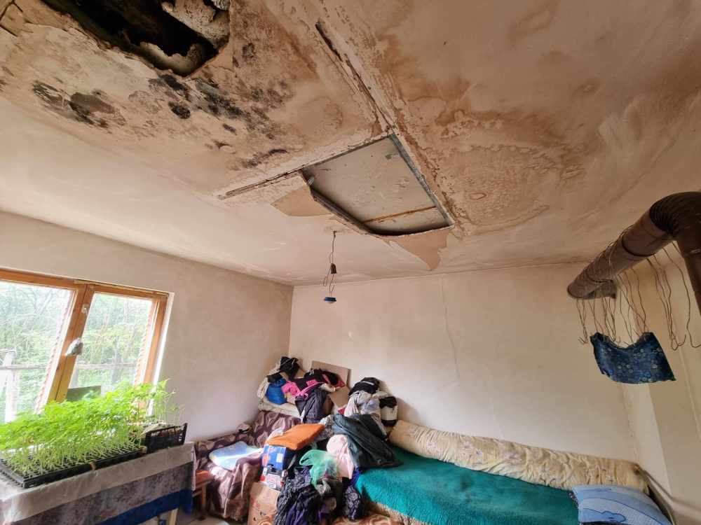 Парцел с къща Караманите