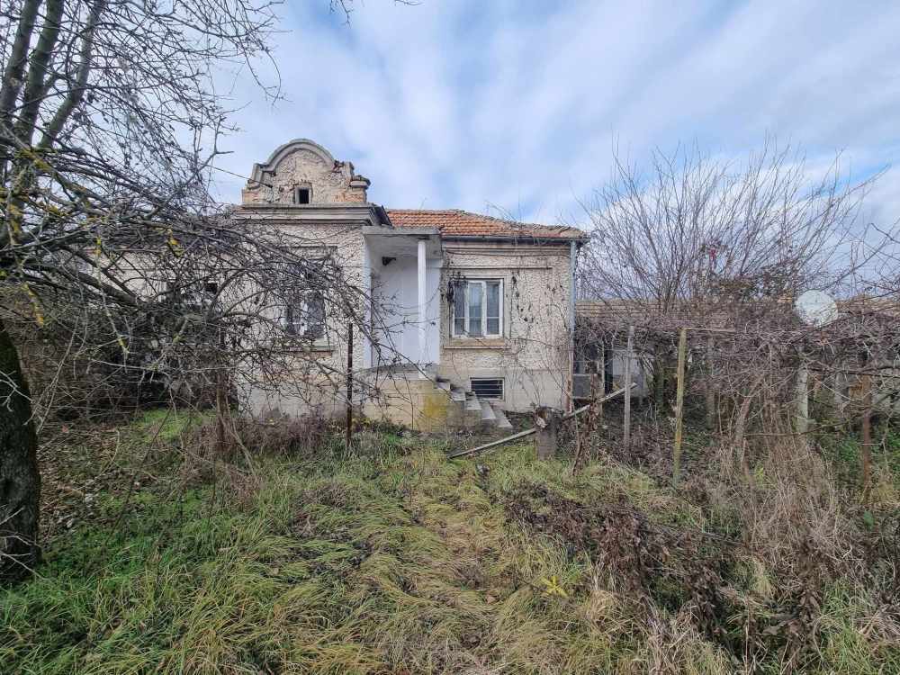 Парцел с къща Стефан Караджа