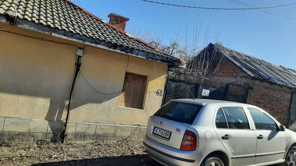 Парцел с къща Текето