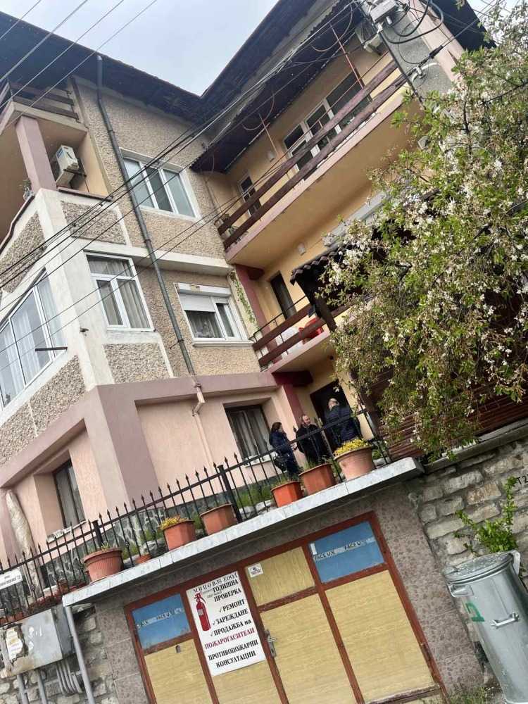 Парцел с къща Велинград