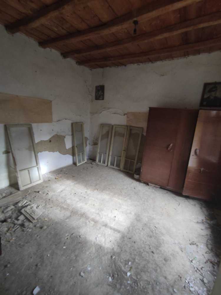 Парцел с къща Дойренци