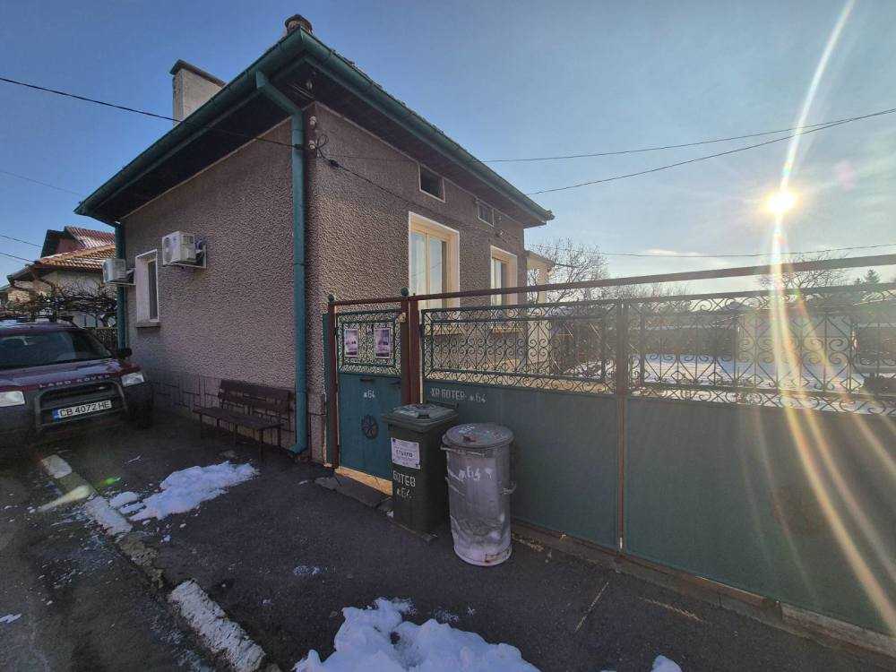 Парцел с къща Горни Богров