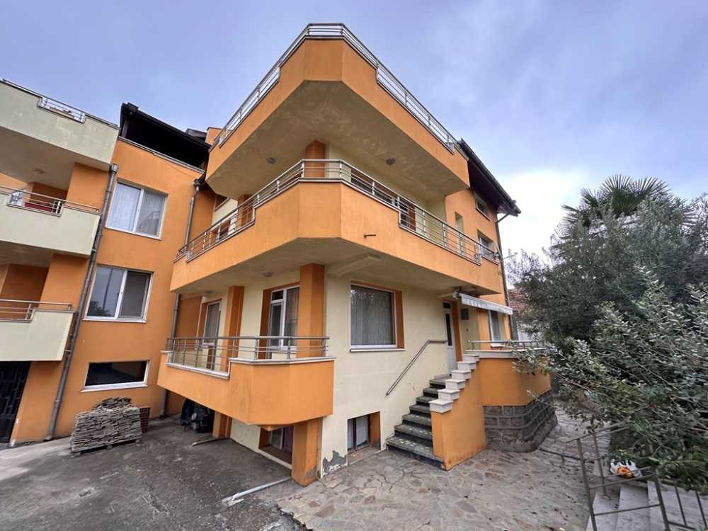 Къща с парцел Царево