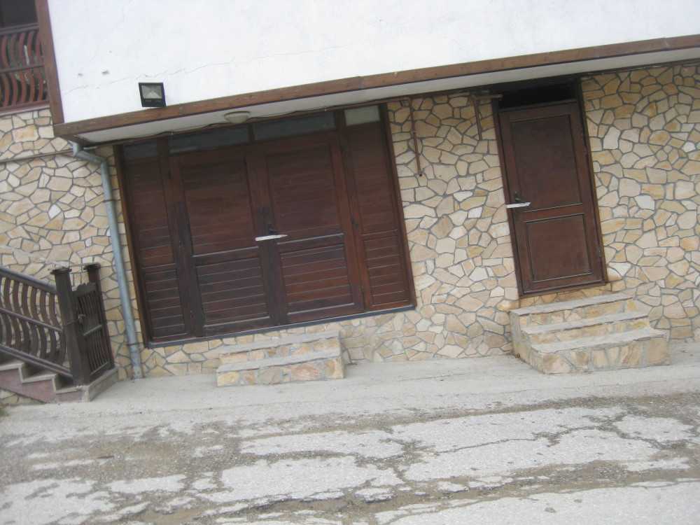 Къща с парцел Девин