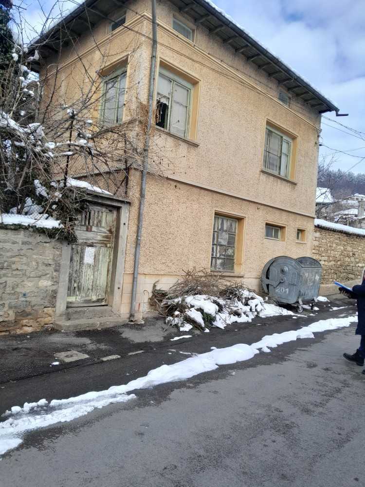 Парцел с къща Сухиндол