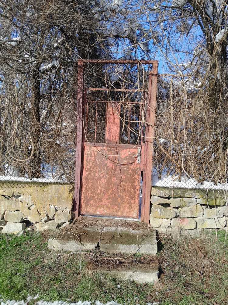 Парцел с къща в Бяла Река, село Бяла река, ул. "ШЕСТА "№19