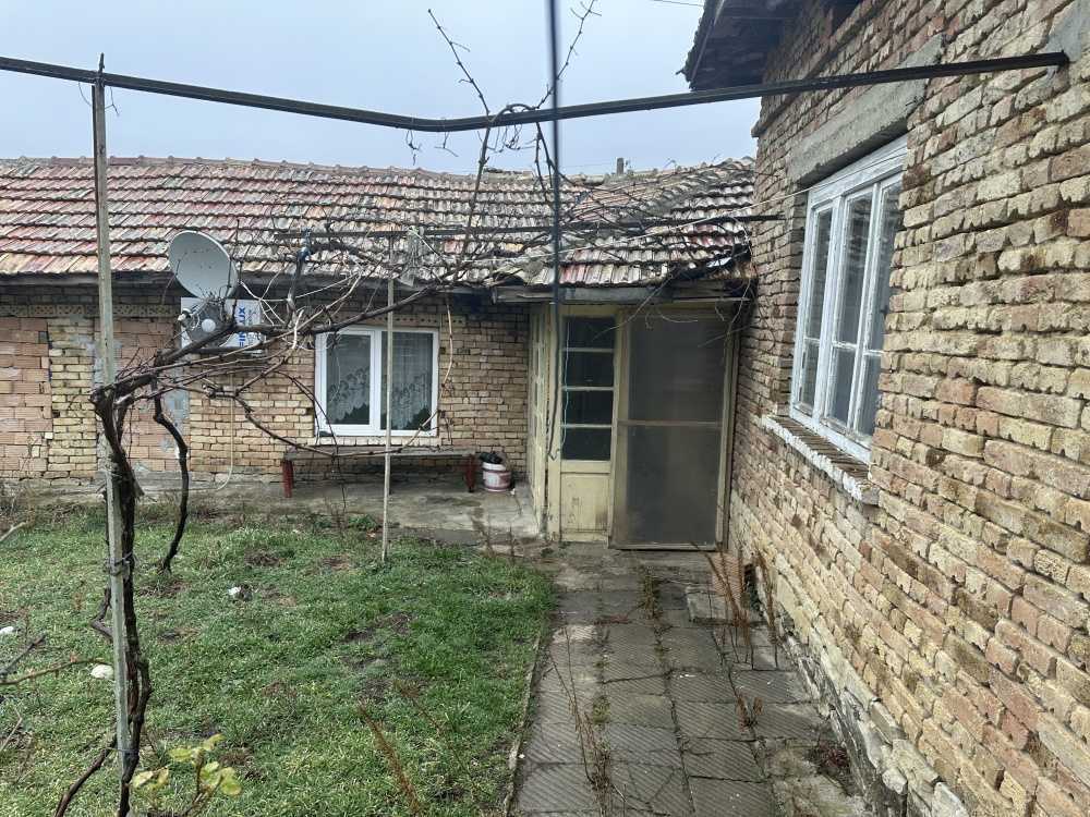 Парцел с къща Манастирци