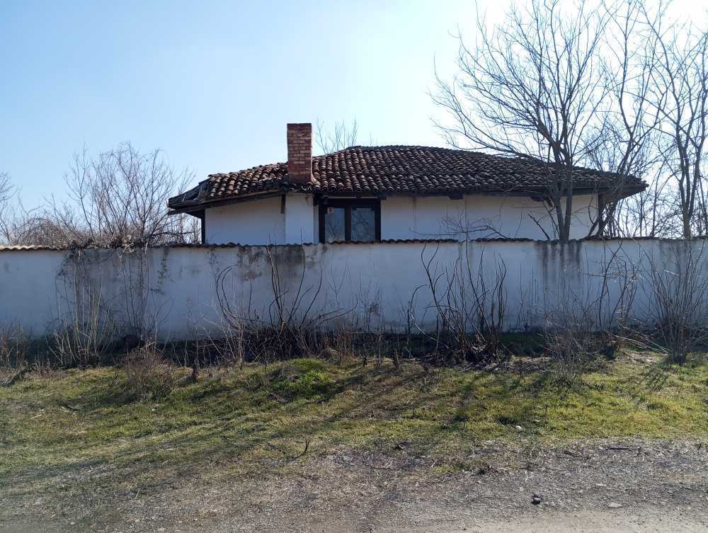 Парцел с къща Каранци