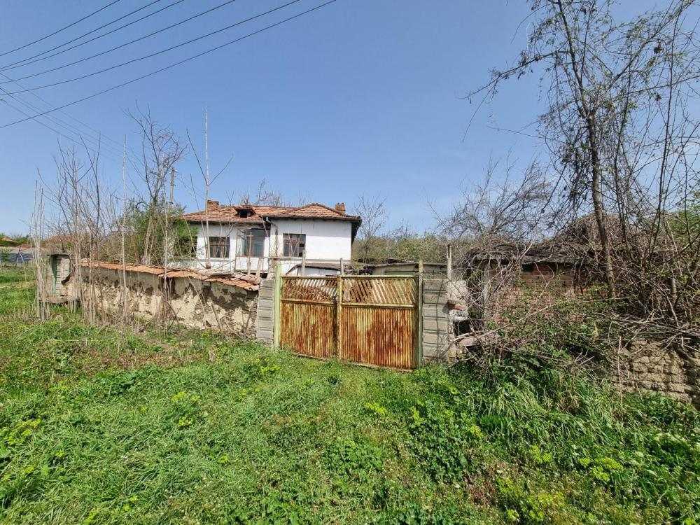 Парцел с къща Боряна