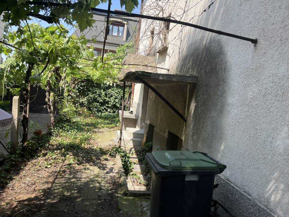 Парцел с къща Плевен