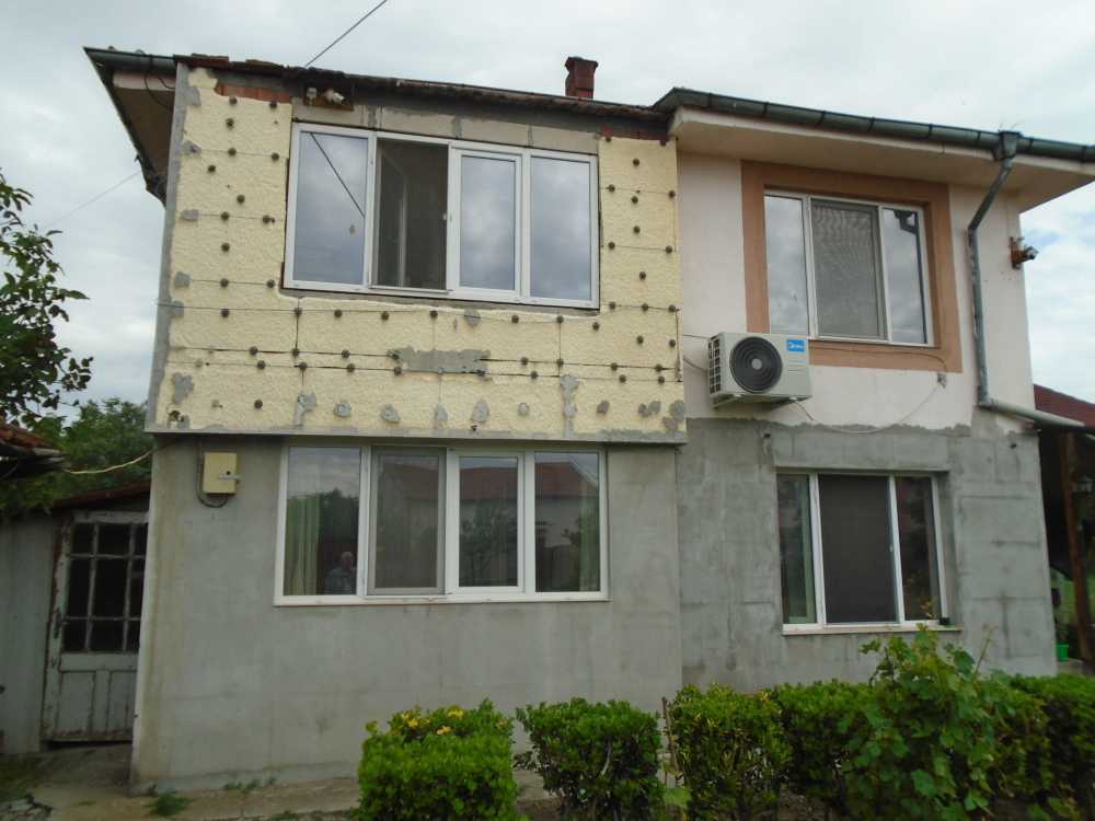 Парцел с къща Скутаре