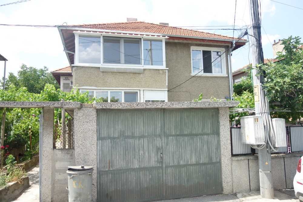 Парцел с къща Лясковец