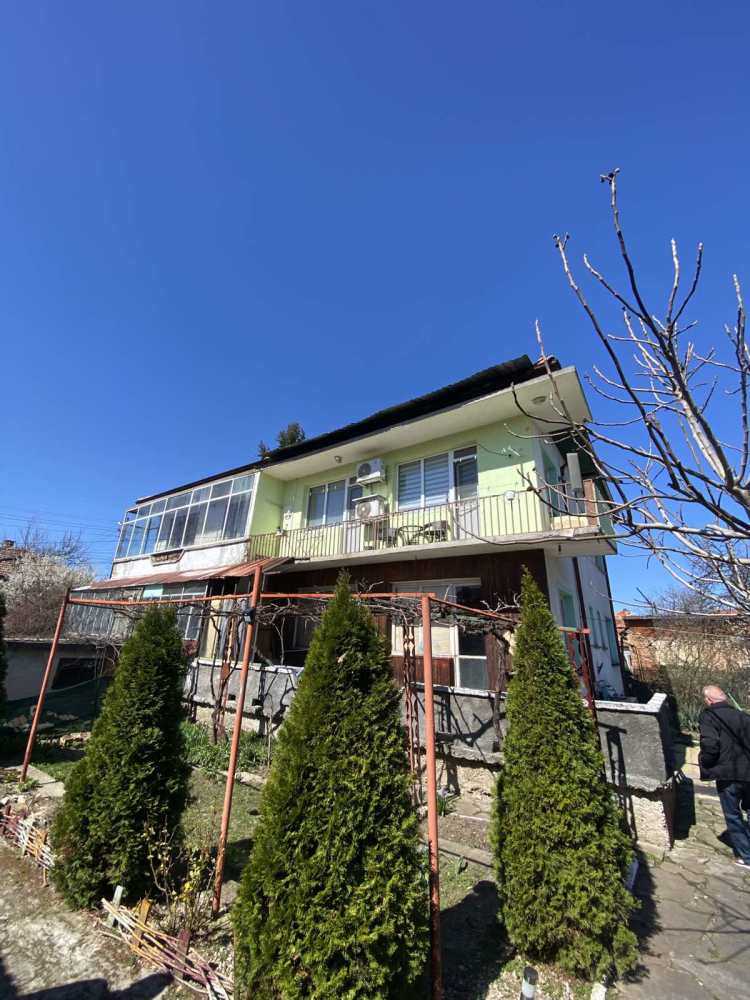 Етаж от къща Левски