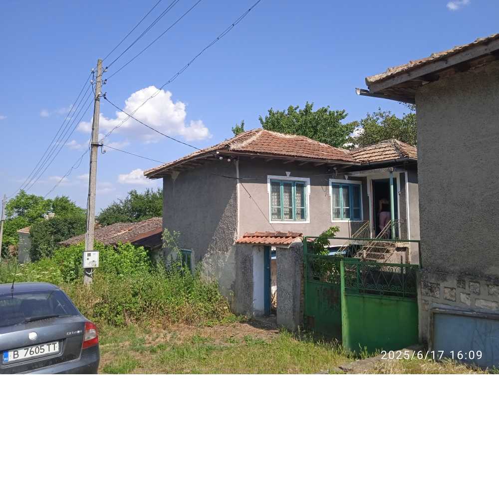 Парцел с къща в Владимирово