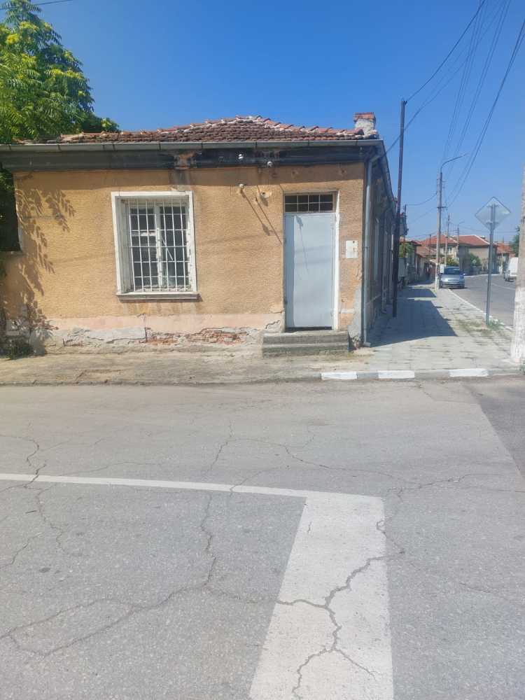 Парцел с къща Поповица