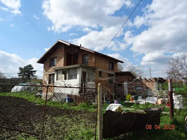 Парцел с къща в Драганово