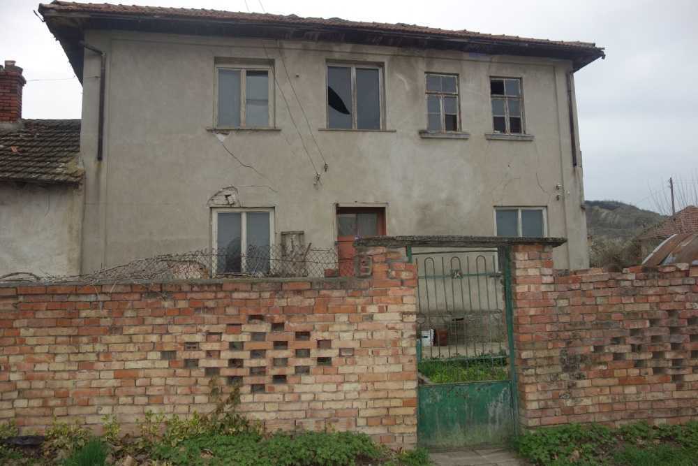 Парцел с къща Бутово