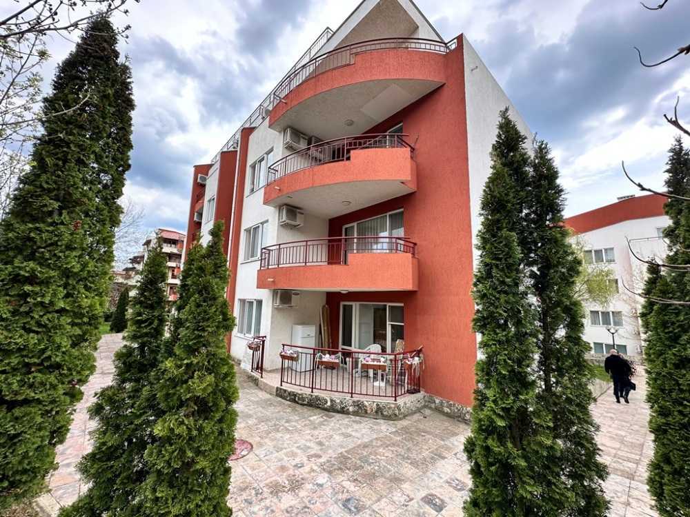 Тристаен апартамент Несебър