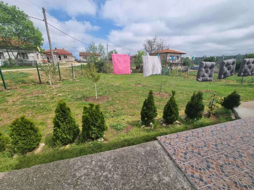 Парцел с къща в Попович