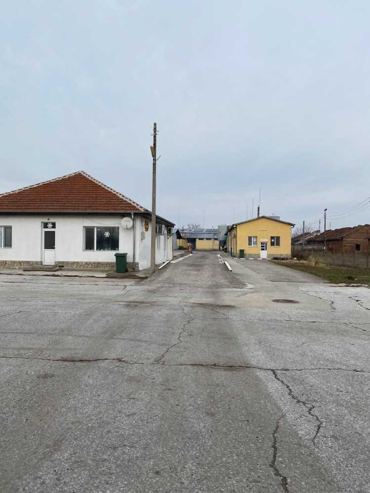 Производствен имот Първомай