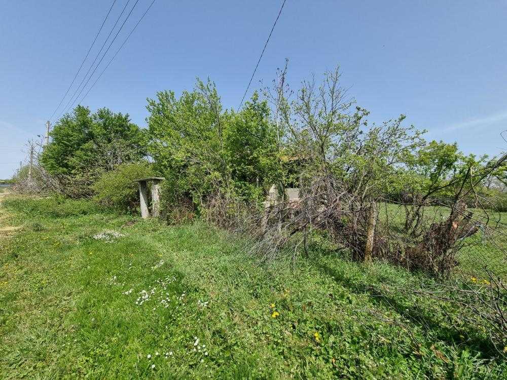 Парцел с къща Бояна