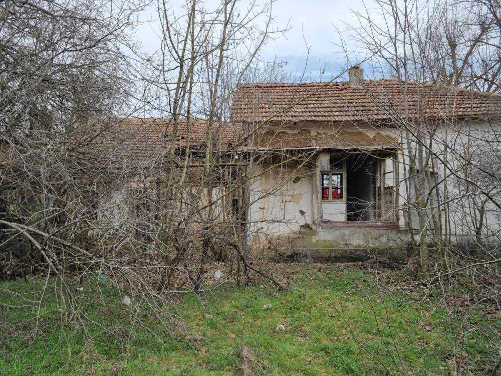 Парцел с къща Цонево