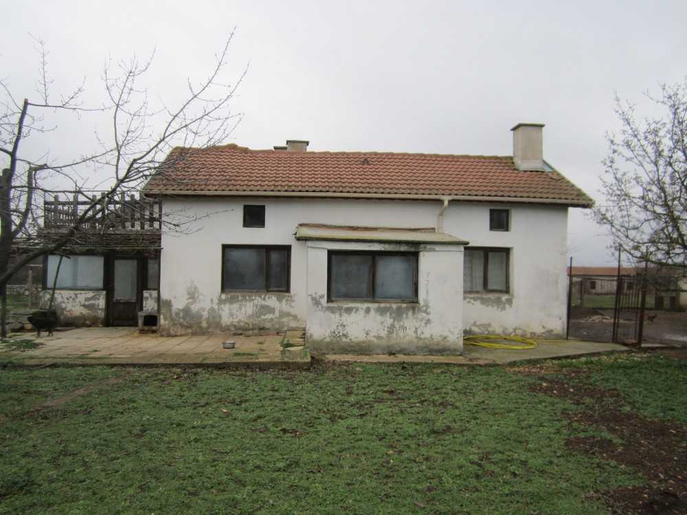 Парцел с къща Божурец