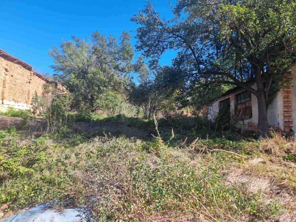 Парцел с къща Табачка