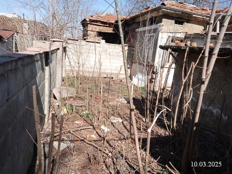 Парцел с къща Добрич