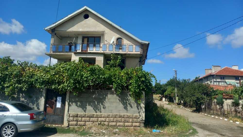 Парцел с къща Копринка