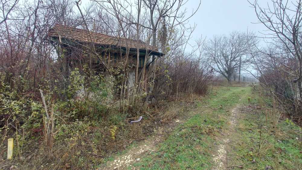 Парцел с къща Плевен